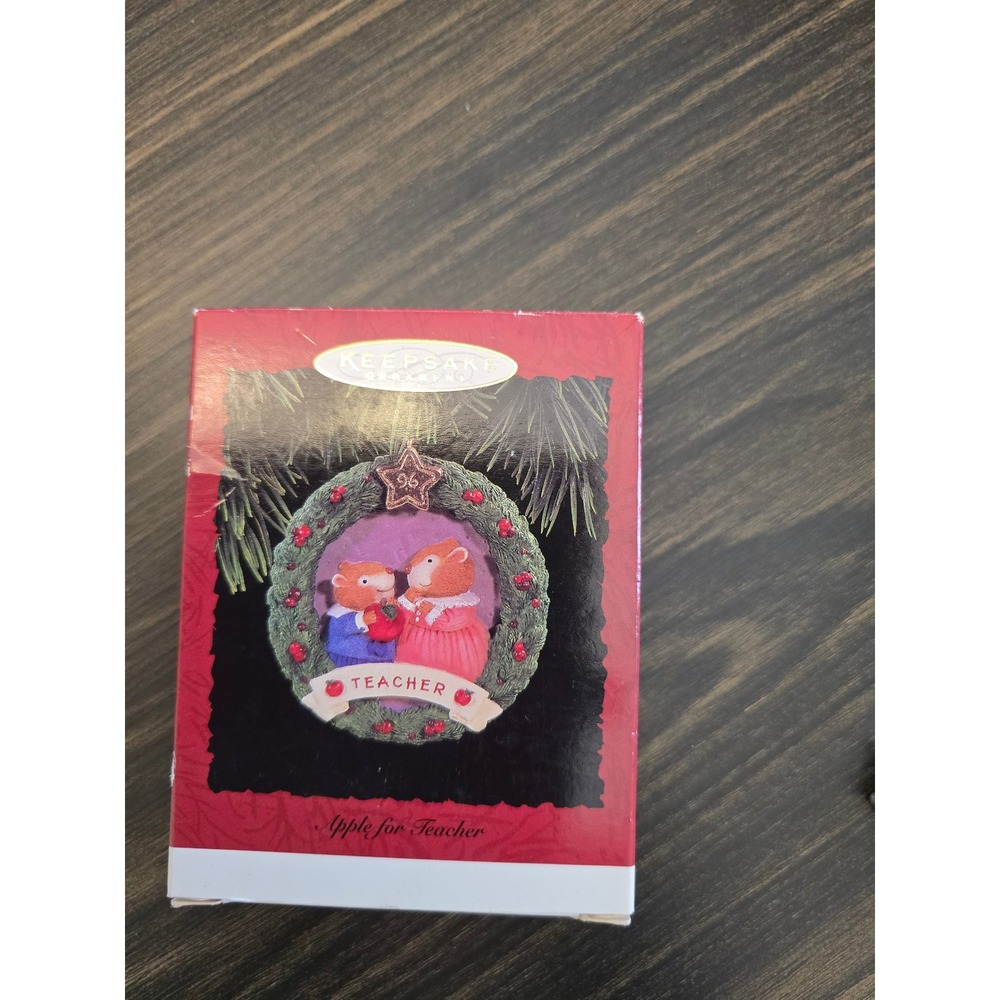 Hallmark Keepsake Ornament 1996 Apple for Teacher Nina Aube Mice Wreath QX6121‎